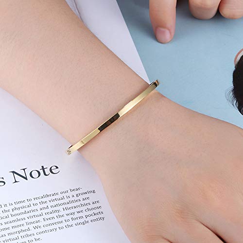 Zivnaaz Plain Gold Bangle Bracelet