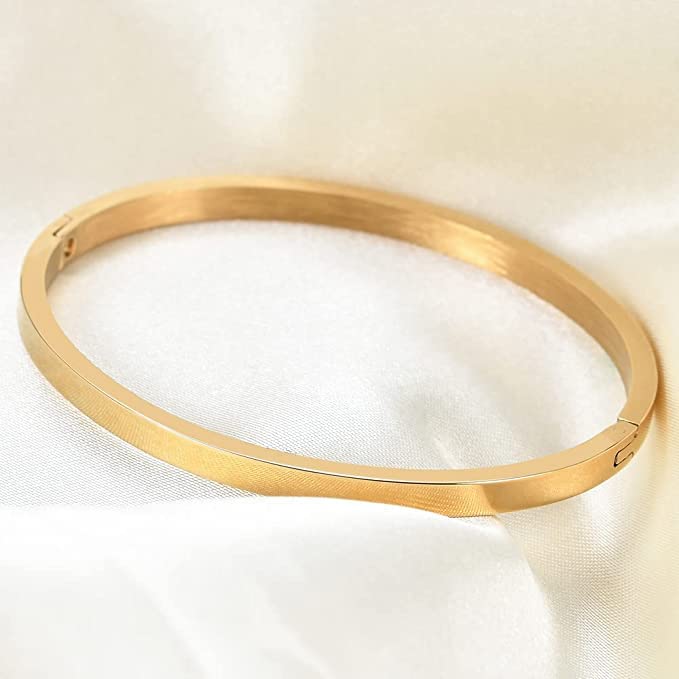 Zivnaaz Plain Gold Bangle Bracelet