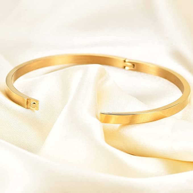Zivnaaz Plain Gold Bangle Bracelet