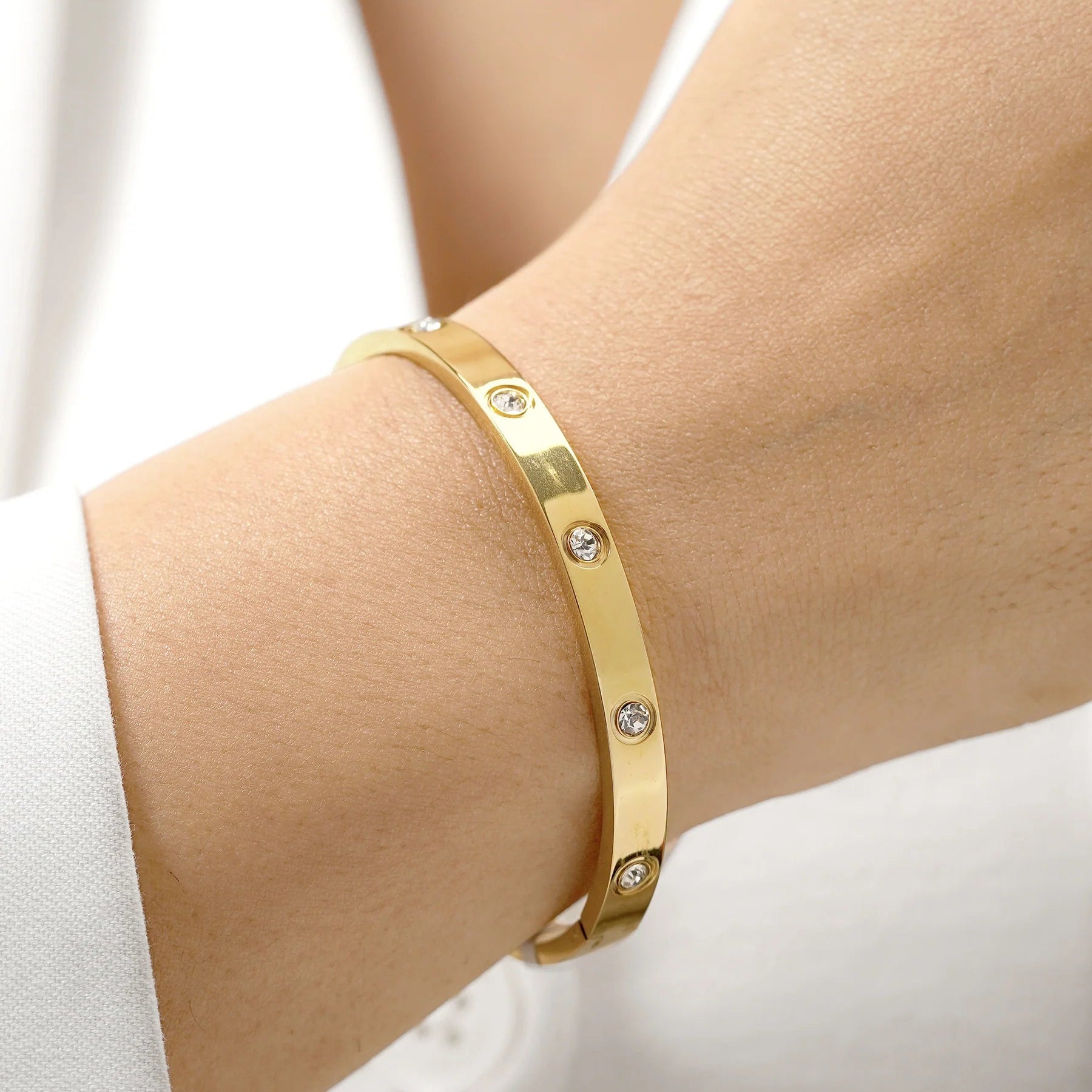 Zivnaaz 18K Gold Plated Anti-Tarnish Studded Bracelet