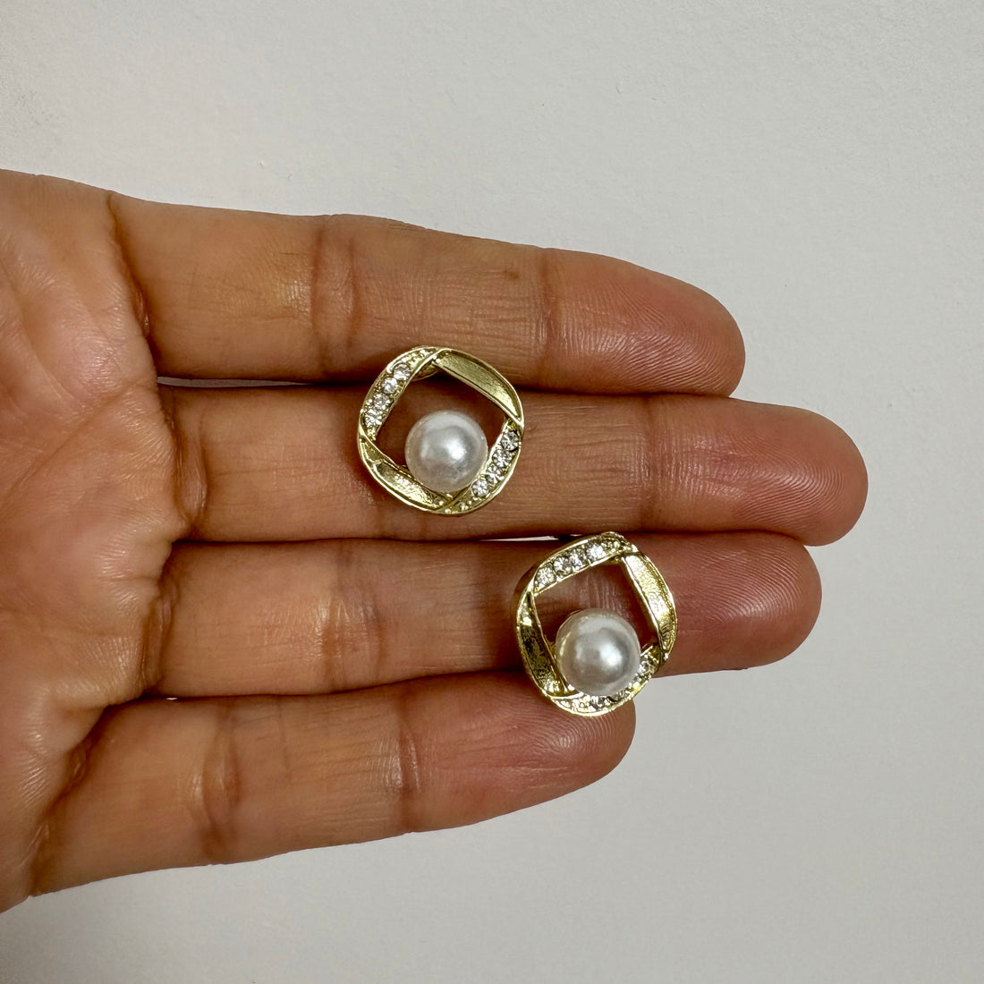 Zivnaaz Diamond Frame Pearl Studs
