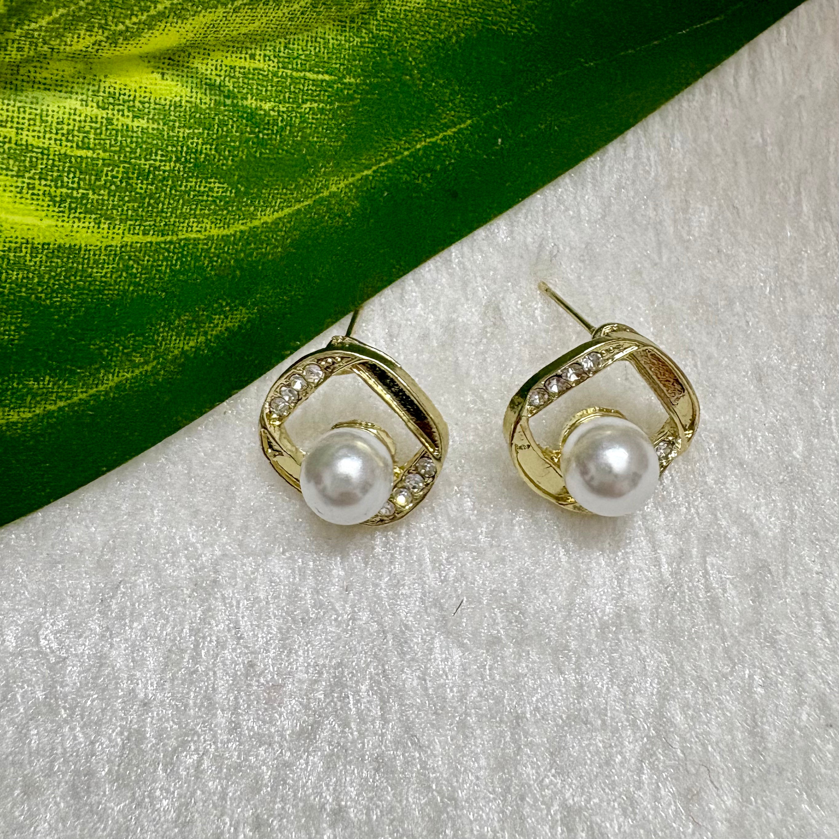 Zivnaaz Diamond Frame Pearl Studs