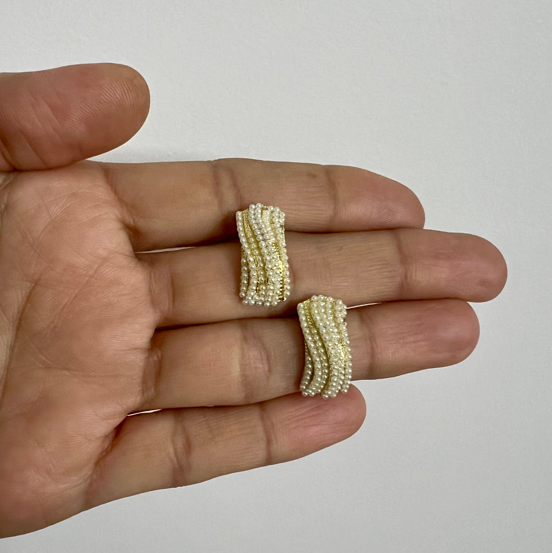 Zivnaaz Pebble Pearl Stud Earrings