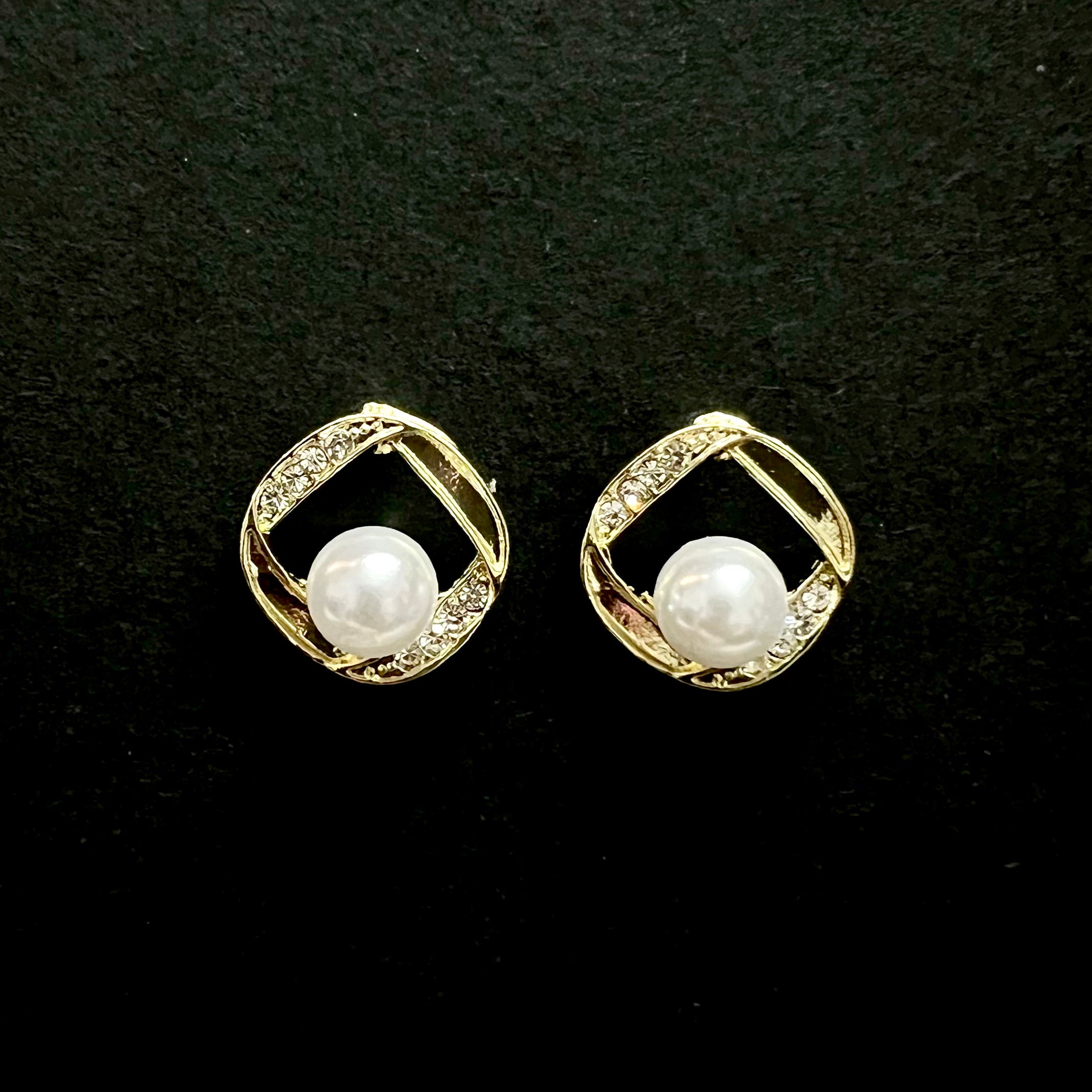 Zivnaaz Diamond Frame Pearl Studs