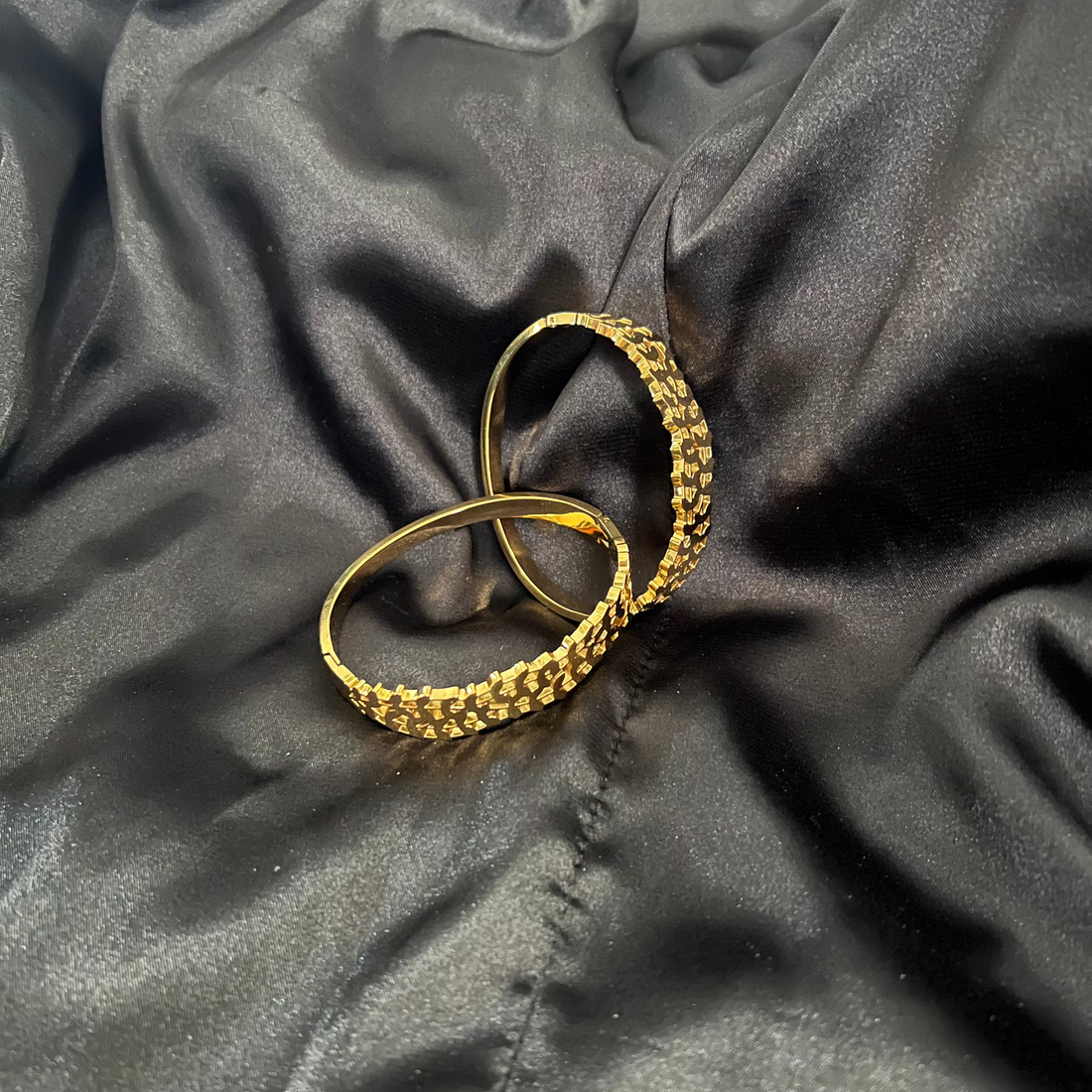Zivnaaz Golden Petals Bracelet