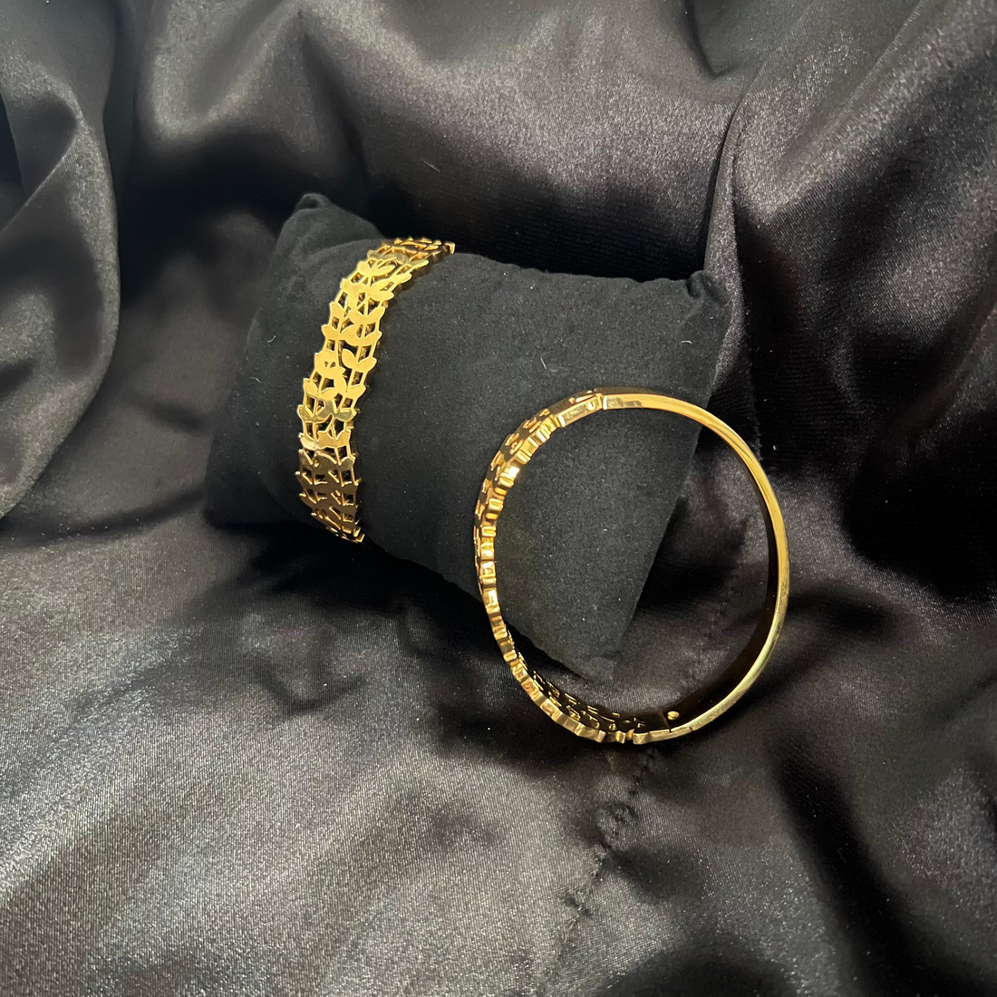 Zivnaaz Golden Petals Bracelet