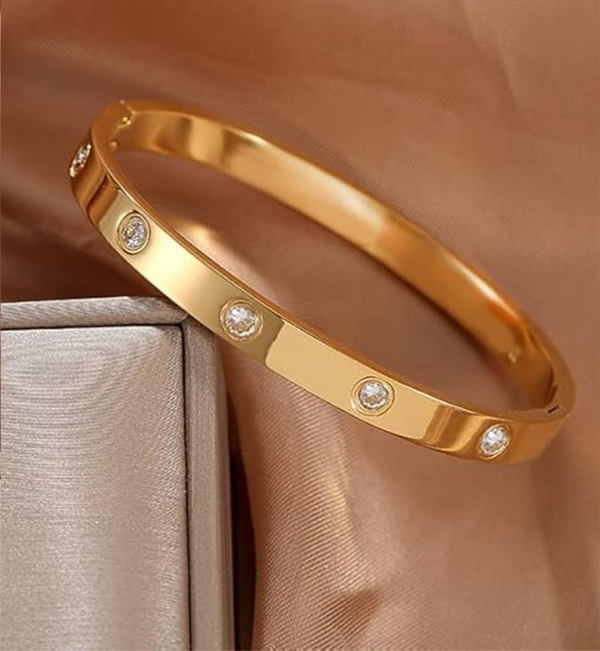 Zivnaaz 18K Gold Plated Anti-Tarnish Studded Bracelet