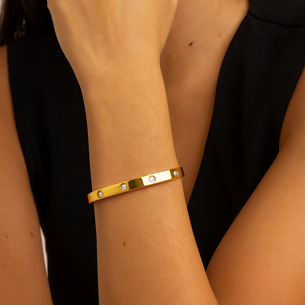 Zivnaaz 18K Gold Plated Anti-Tarnish Studded Bracelet